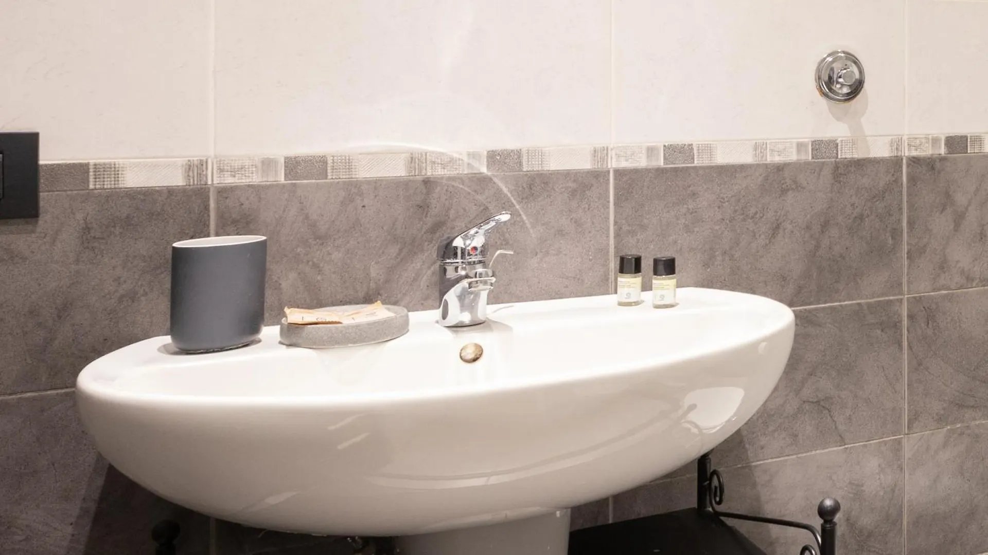Agostini 9- Bright Flat Apartment Rome Italy